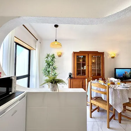 Vintage 2 With Pool By Homing Apartment *